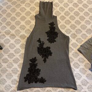 White House Black Market Sleevless Sweater Turtleneck Gray & Black Size M